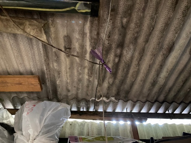 天井裏に雨染み